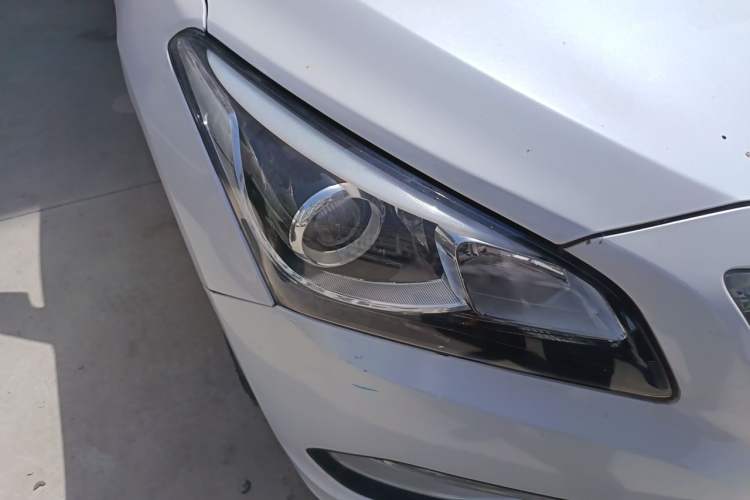 Used Hyundai Mistra 2014 1.8L Automatic Deluxe DLX Model Right Front Headlight