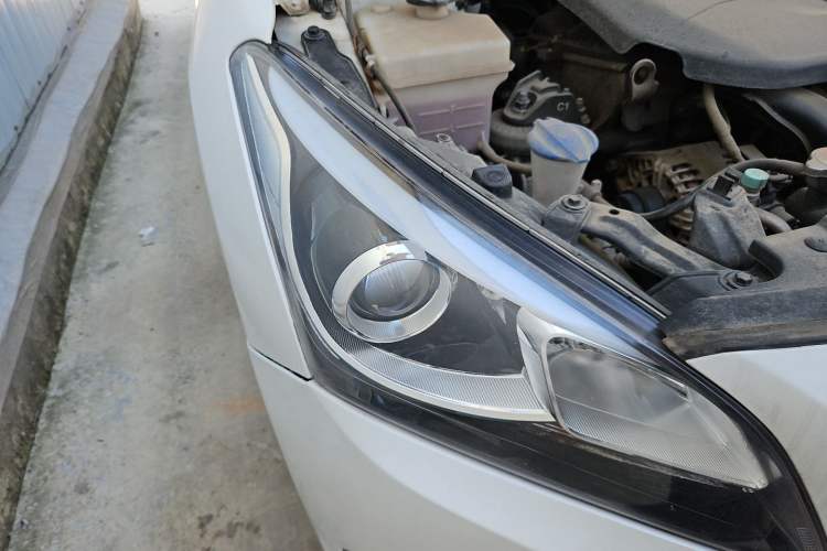 Used Hyundai Mistra 2014 1.8L Automatic Deluxe DLX Model Right Front Headlight