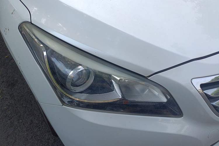 Used Hyundai Mistra 2014 1.8L Automatic Deluxe DLX Model Right Front Headlight
