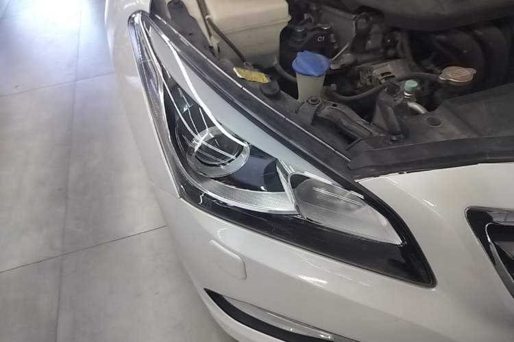 Used Hyundai Mistra 2014 1.8L Automatic Deluxe DLX Model Right Front Headlight