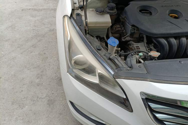 Used Hyundai Mistra 2014 1.8L Automatic Smart GLS Right Front Headlight
