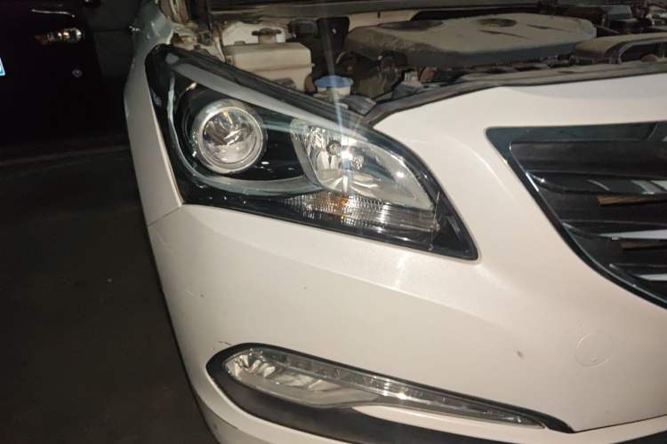 Used Hyundai Mistra 2014 1.8L Automatic Smart GLS Right Front Headlight