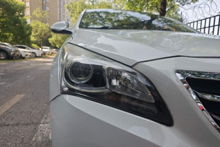 Used Hyundai Mistra 2014 1.8L Automatic Smart GLS Right Front Headlight