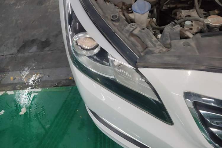 Used Hyundai Mistra 2014 1.8L Automatic Smart GLS Right Front Headlight