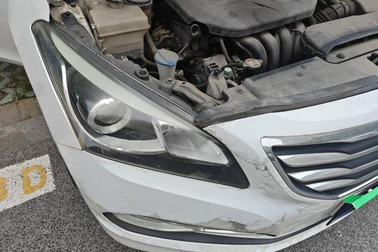 Used Hyundai Mistra 2014 1.8L Automatic Comfort Model GL Right Front Headlight