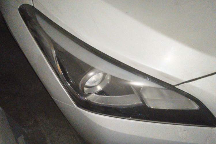 Used Hyundai Mistra 2014 1.8L Automatic Smart GLS Right Front Headlight