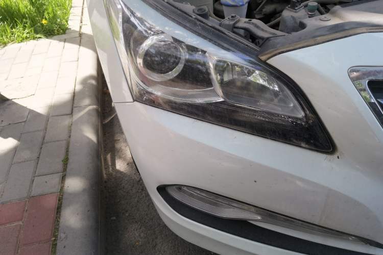 Used Hyundai Mistra 2014 1.8L Automatic Deluxe DLX Model Right Front Headlight