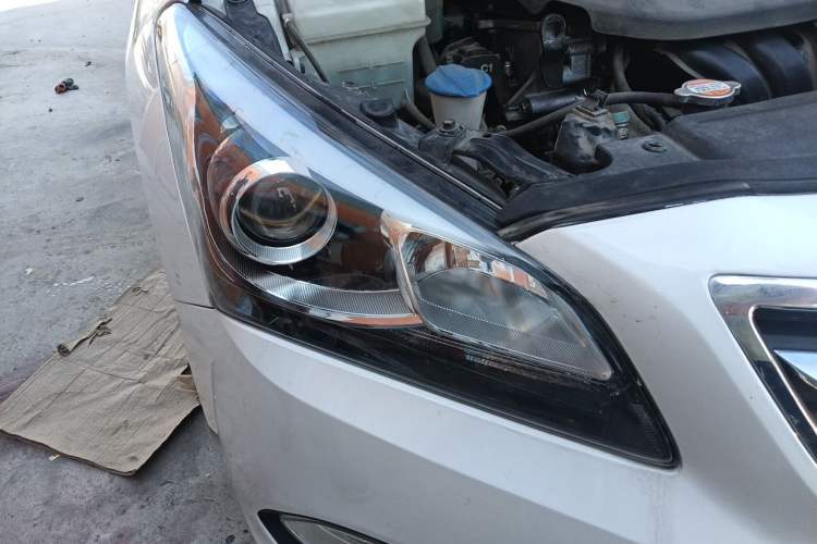 Used Hyundai Mistra 2014 1.8L Automatic Smart GLS Right Front Headlight