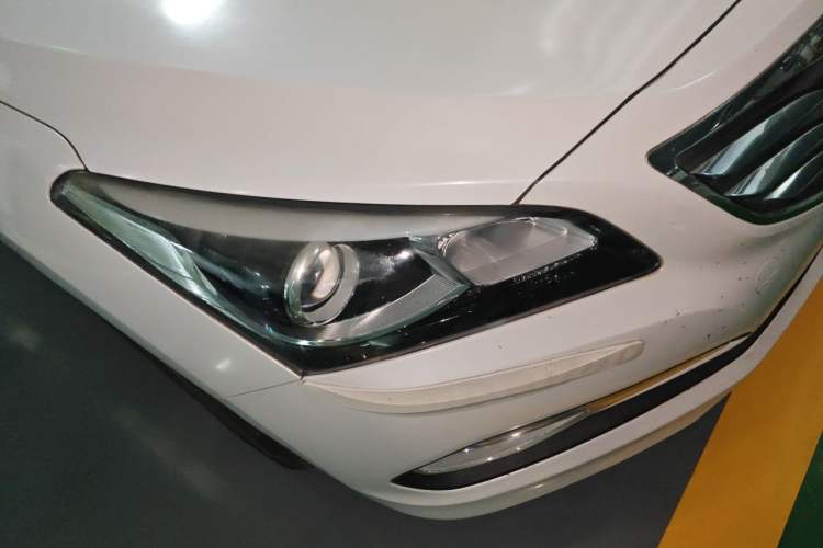 Used Hyundai Mistra 2014 1.8L Automatic Smart GLS Right Front Headlight