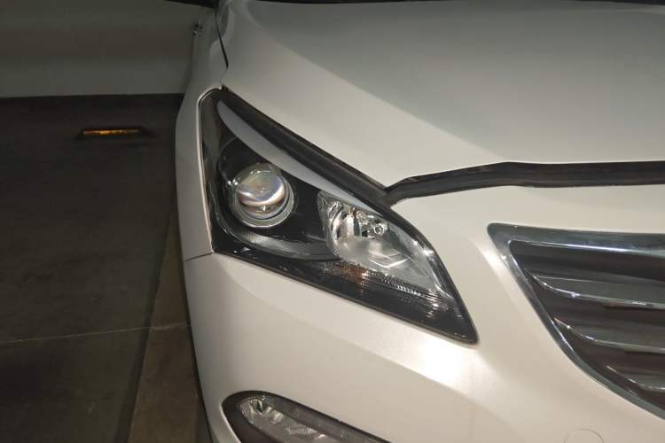 Used Hyundai Mistra 2014 1.8L Automatic Smart GLS Right Front Headlight