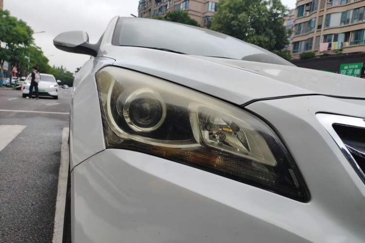 Used Hyundai Mistra 2014 1.8L Automatic Smart GLS Right Front Headlight
