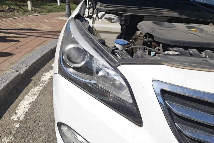 Used Hyundai Mistra 2014 1.8L Automatic Deluxe DLX Model Right Front Headlight