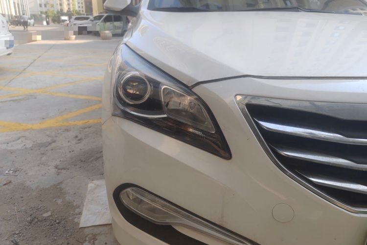 Used Hyundai Mistra 2014 1.8L Automatic Deluxe DLX Model Right Front Headlight
