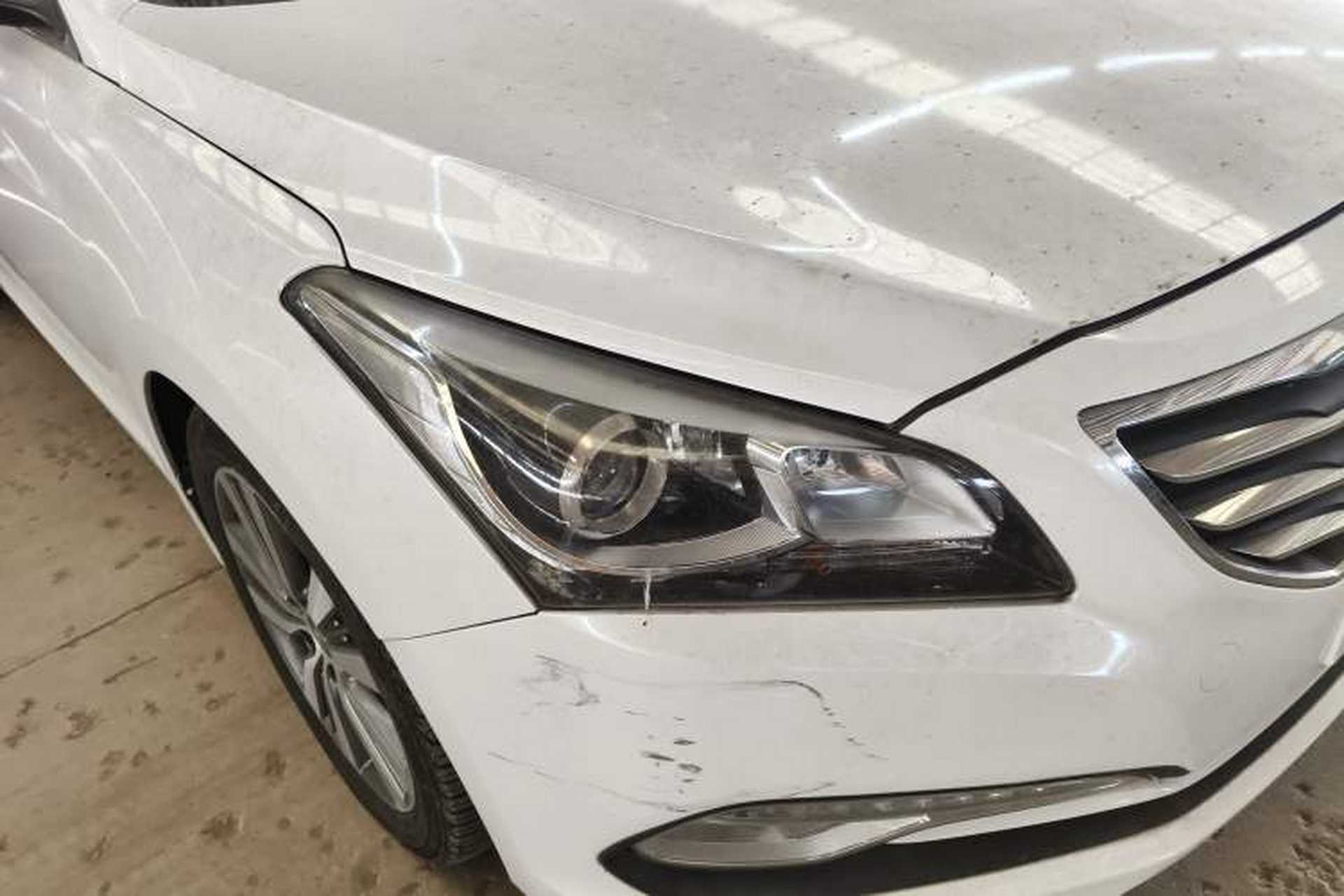 Used Hyundai Mistra 2014 1.8L Automatic Deluxe DLX Model Right Front Headlight