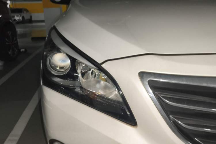 Used Hyundai Mistra 2014 1.8L Automatic Smart GLS Right Front Headlight