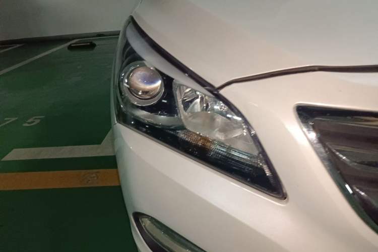 Used Hyundai Mistra 2014 1.8L Automatic Smart GLS Right Front Headlight