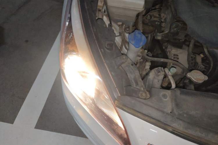 Used Hyundai Mistra 2014 1.8L Automatic Smart GLS Right Front Headlight