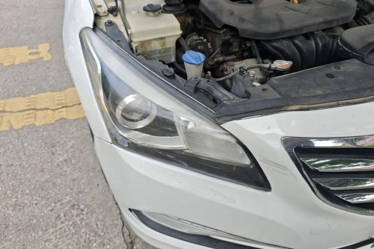 Used Hyundai Mistra 2014 1.8L Automatic Smart GLS Right Front Headlight