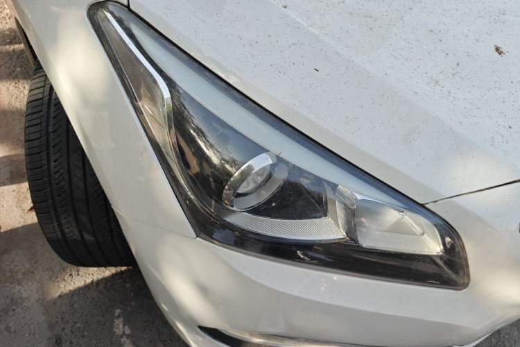 Used Hyundai Mistra 2014 1.8L Automatic Deluxe DLX Model Right Front Headlight