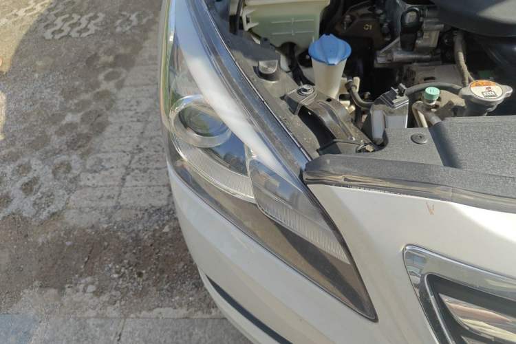 Used Hyundai Mistra 2014 1.8L Automatic Deluxe DLX Model Right Front Headlight
