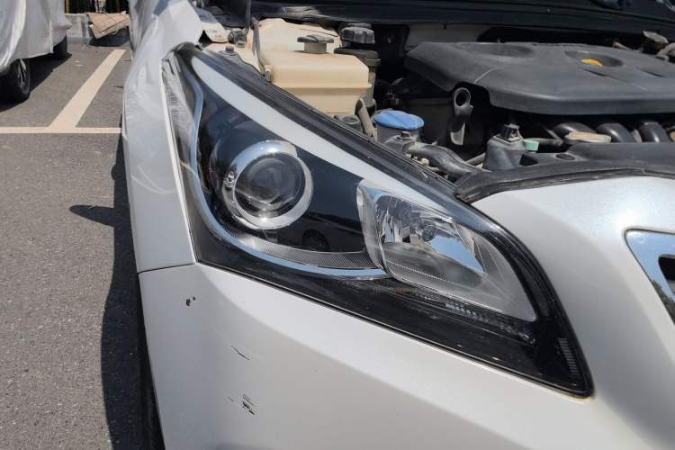 Used Hyundai Mistra 2014 1.8L Automatic Smart GLS Right Front Headlight