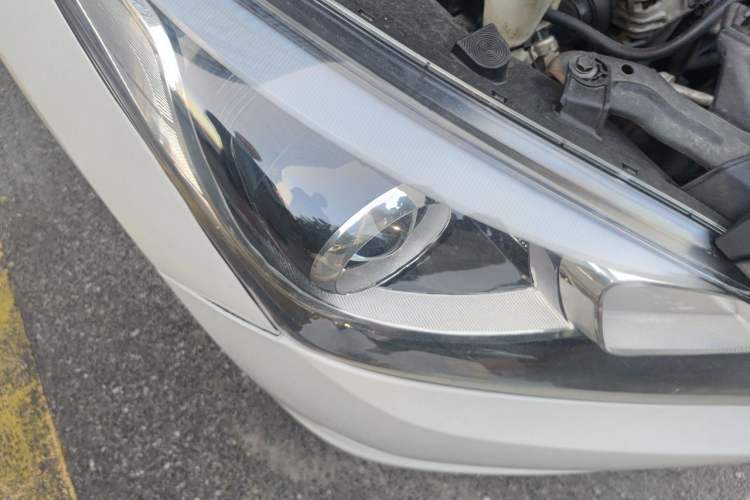 Used Hyundai Mistra 2014 1.8L Automatic Smart GLS Right Front Headlight