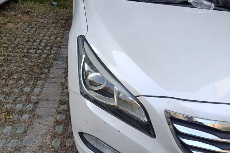 Used Hyundai Mistra 2014 1.8L Automatic Smart GLS Right Front Headlight