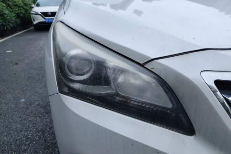 Used Hyundai Mistra 2014 1.8L Automatic Deluxe DLX Model Right Front Headlight