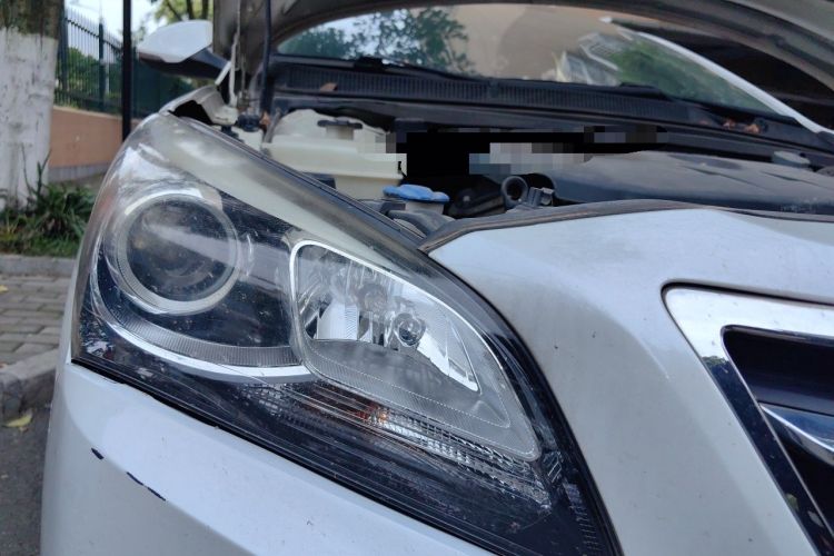 Used Hyundai Mistra 2014 1.8L Automatic Deluxe DLX Model Right Front Headlight