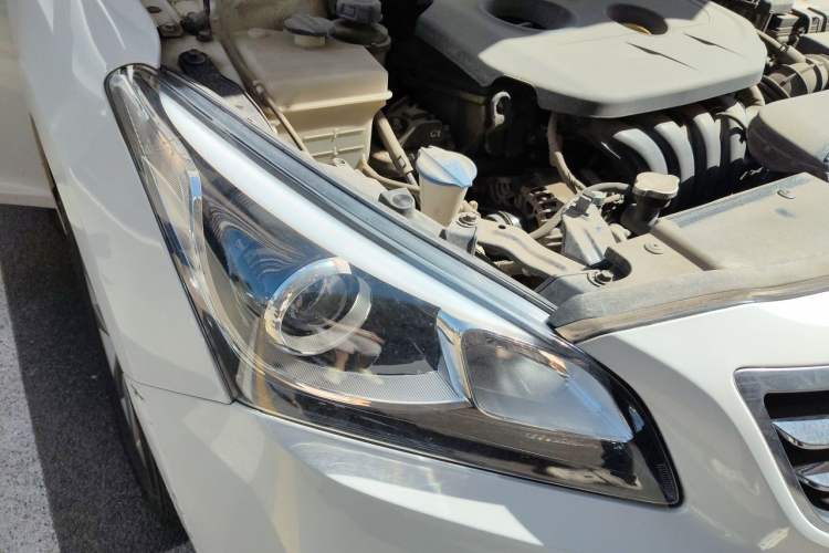 Used Hyundai Mistra 2014 1.8L Automatic Smart GLS Right Front Headlight