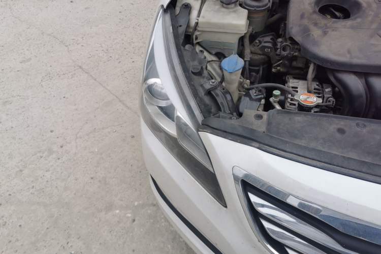 Used Hyundai Mistra 2014 1.8L Automatic Smart GLS Right Front Headlight