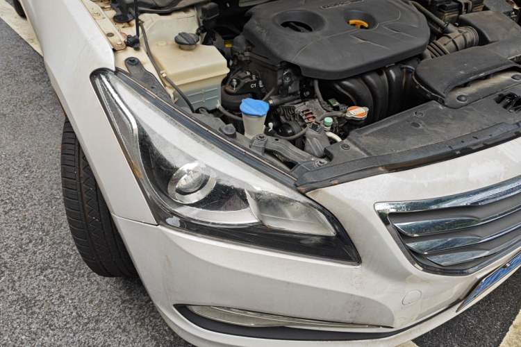 Used Hyundai Mistra 2014 1.8L Automatic Deluxe DLX Model Right Front Headlight