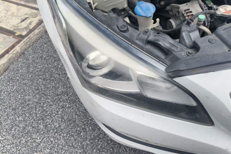 Used Hyundai Mistra 2014 1.8L Automatic Smart GLS Right Front Headlight