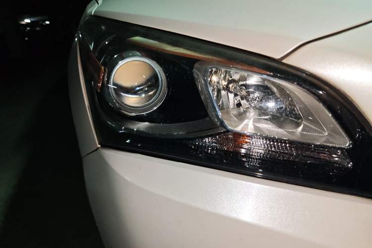 Used Hyundai Mistra 2014 1.8L Automatic Smart GLS Right Front Headlight