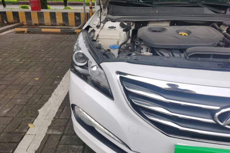 Used Hyundai Mistra 2014 1.8L Automatic Deluxe DLX Model Right Front Headlight