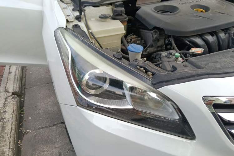 Used Hyundai Mistra 2014 1.8L Automatic Smart GLS Right Front Headlight