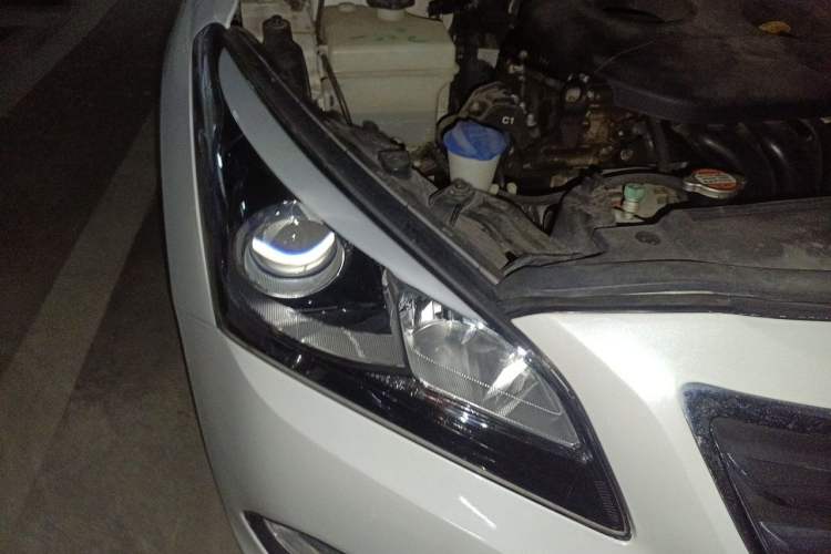Used Hyundai Mistra 2014 1.8L Automatic Deluxe DLX Model Right Front Headlight
