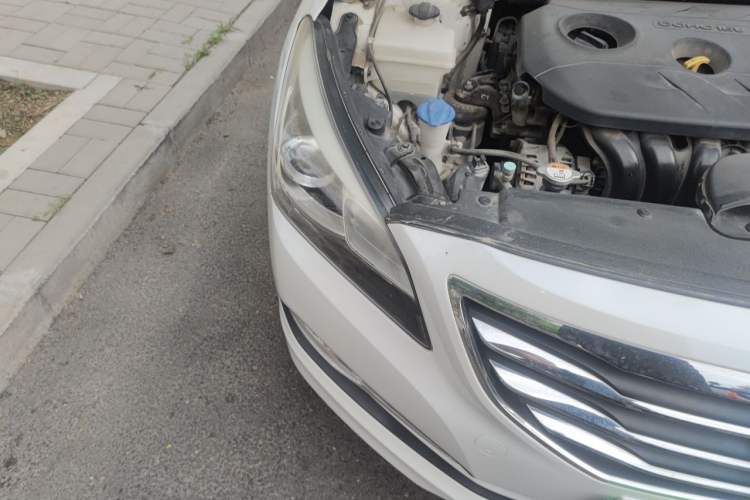 Used Hyundai Mistra 2014 1.8L Automatic Deluxe DLX Model Right Front Headlight