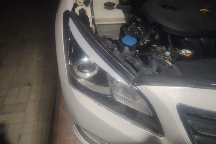 Used Hyundai Mistra 2014 1.8L Automatic Smart GLS Right Front Headlight
