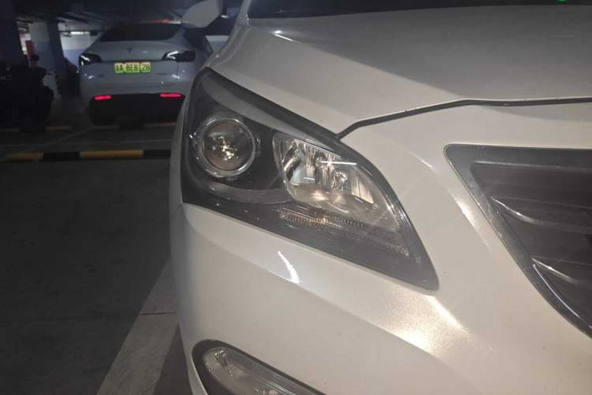 Used Hyundai Mistra 2014 1.8L Automatic Deluxe DLX Model Right Front Headlight