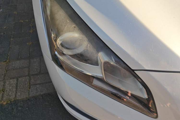 Used Hyundai Mistra 2014 1.8L Automatic Deluxe DLX Model Right Front Headlight