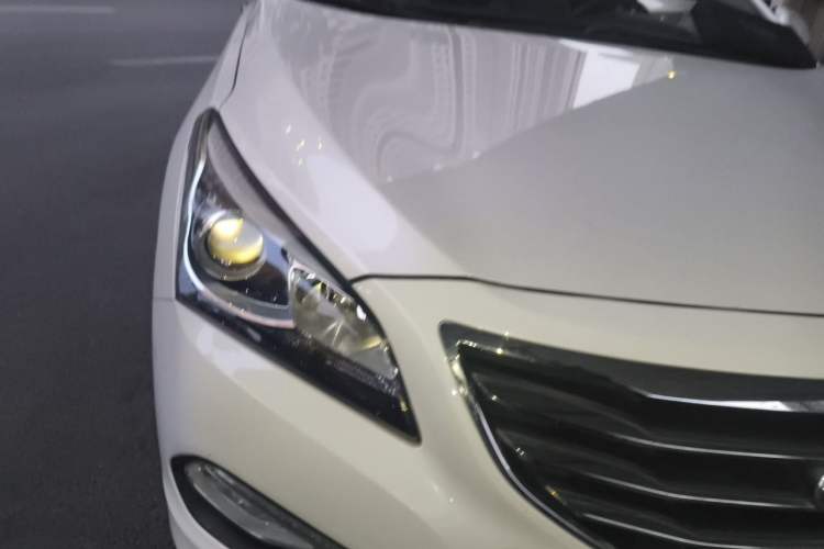 Used Hyundai Mistra 2014 1.8L Automatic Smart GLS Right Front Headlight