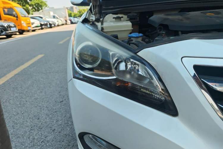 Used Hyundai Mistra 2014 1.8L Automatic Smart GLS Right Front Headlight