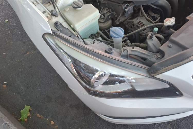 Used Hyundai Mistra 2014 1.8L Automatic Deluxe DLX Model Right Front Headlight