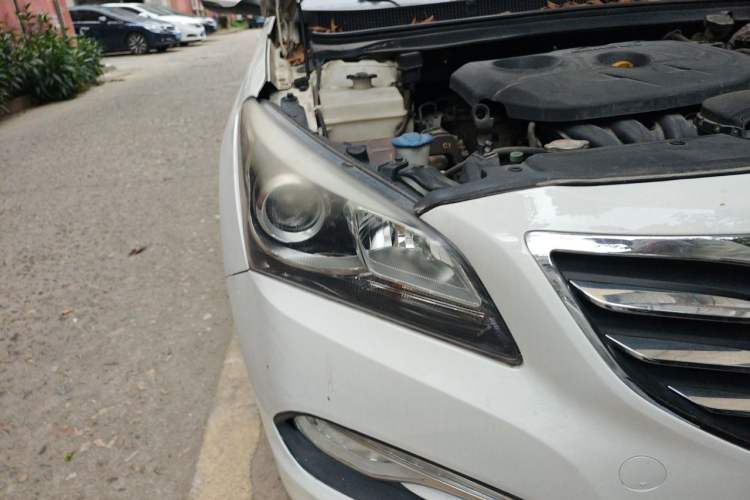 Used Hyundai Mistra 2014 1.8L Automatic Deluxe DLX Model Right Front Headlight