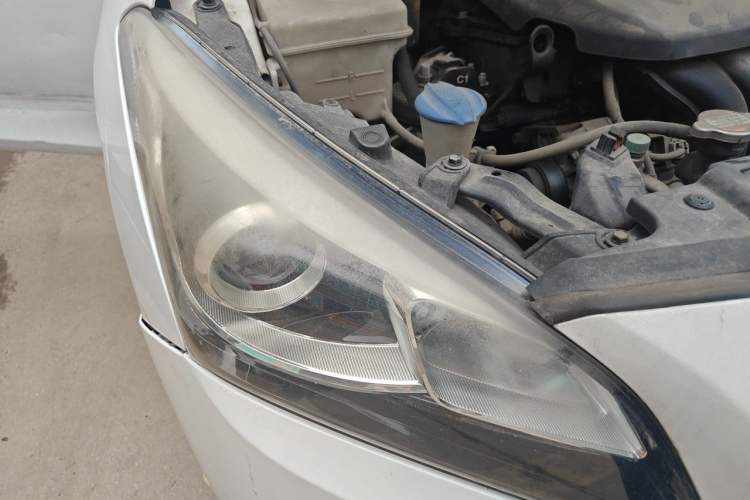 Used Hyundai Mistra 2014 1.8L Automatic Smart GLS Right Front Headlight