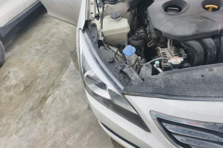 Used Hyundai Mistra 2014 1.8L Automatic Deluxe DLX Model Right Front Headlight