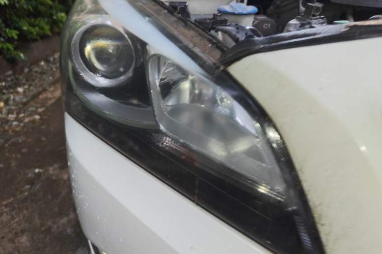 Used Hyundai Mistra 2014 1.8L Automatic Deluxe DLX Model Right Front Headlight
