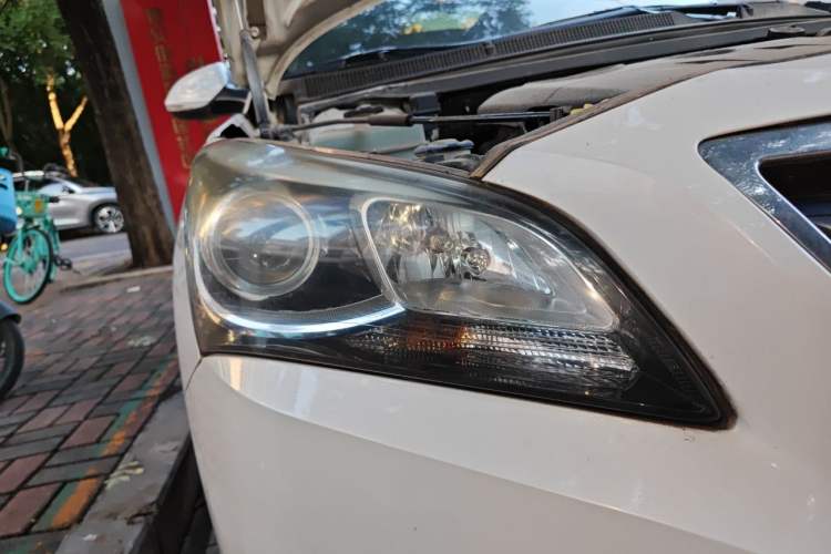 Used Hyundai Mistra 2014 1.8L Automatic Deluxe DLX Model Right Front Headlight