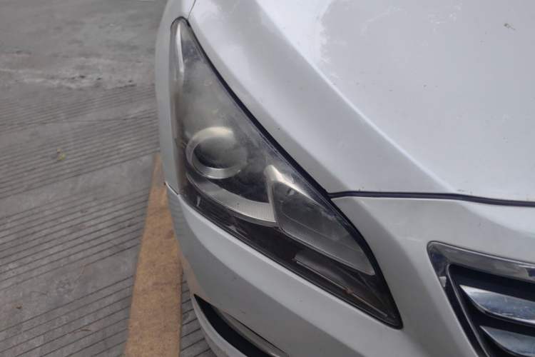 Used Hyundai Mistra 2014 1.8L Automatic Smart GLS Right Front Headlight